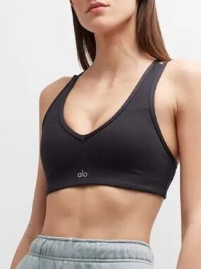 ALO Yoga Ribbed V-Neck Jump Start Bra in Black